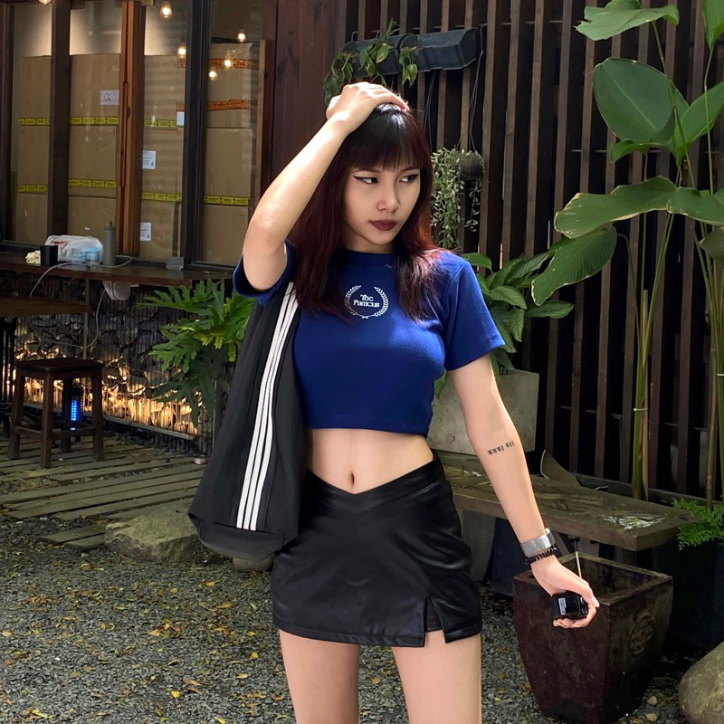 Áo phông Croptop thun gân "Academy" The Famous