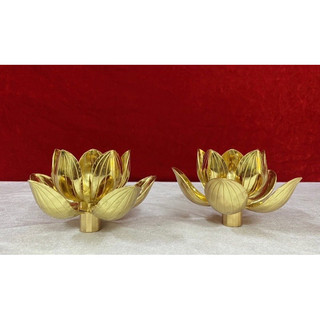 Hoa sen đặt trên nến