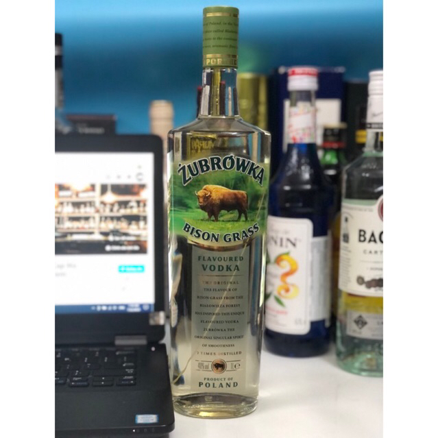 Vodka Zubrowka Bison Grass -Vodka Cọng Cỏ