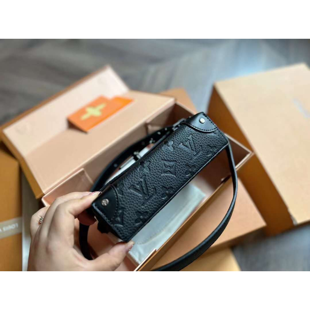 Túi đeo chéo đựng điện thoại nam nữ unisex Academy Steamer 2 box nam châm L.V size 18 super đen trơn Smano bags hoả tốc