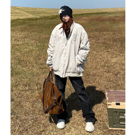 Áo khoác bomber nam nữ họa tiết nổi phối tay nhún ấm áp phong cách dạo phố Hàn