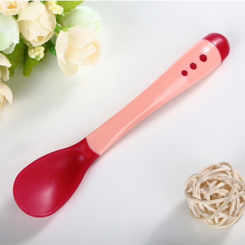 Thìa báo nóng cho bé ăn dặm an toàn bằng silicon