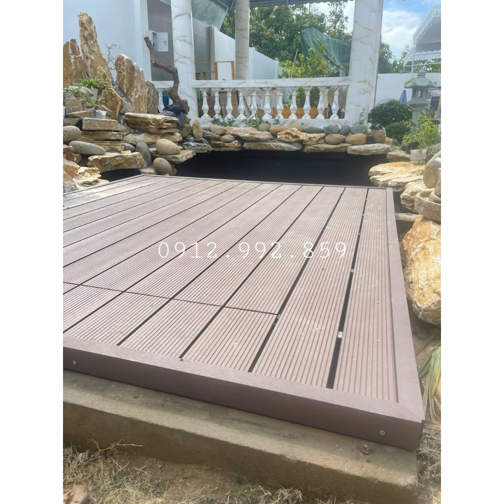 Thanh sàn gỗ nhựa ngoài trời 6 lỗ tròn chịu lực, kích thước 14cm x 2,5cm dài 1,2m, giao hàng hỏa tốc