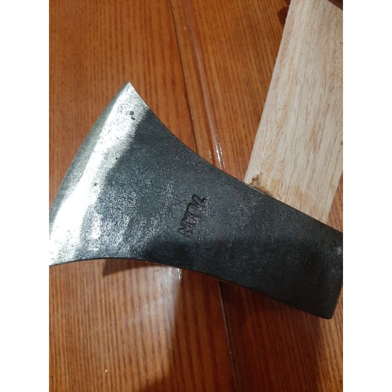 Búa rìu chặt củi