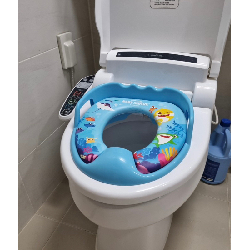 Ghế ngồi bồn cầu cho bé hình BabyShark nội địa Hàn Quốc