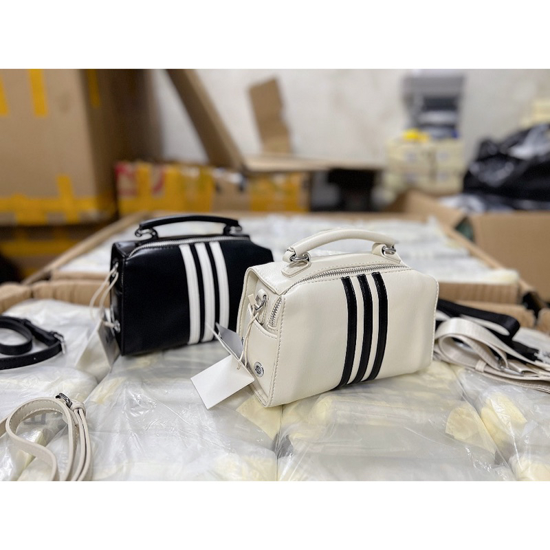 Túi xách kẻ ba sọc đưo chéo siêu xinh