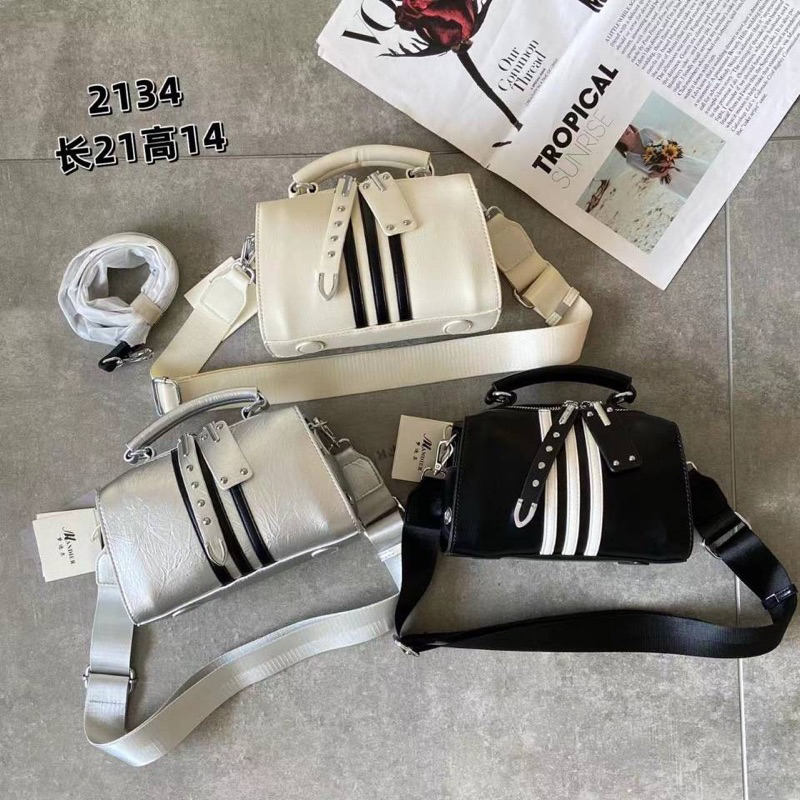 Túi xách kẻ ba sọc đưo chéo siêu xinh