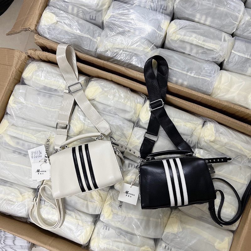 Túi xách kẻ ba sọc đưo chéo siêu xinh