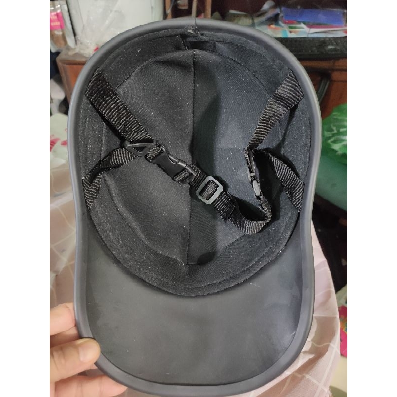 Mũ bảo hiểm thời trang lưỡi trai rẻ màu đen