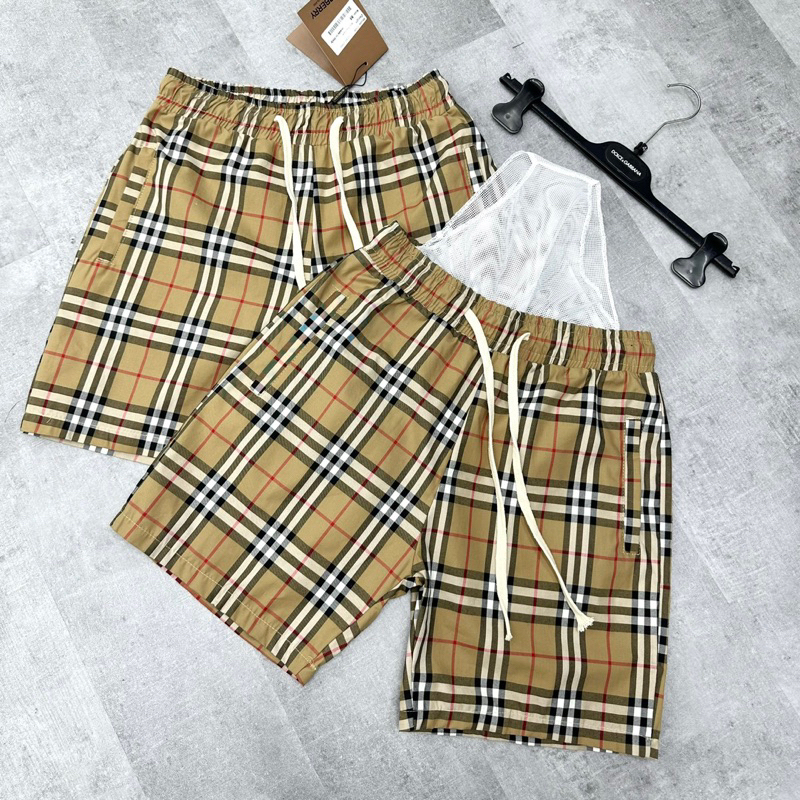 Quần short gió nam BBR hoạ tiết kẻ sọc caro màu be lót lưới phối cạp chun dây thắt sữa dài