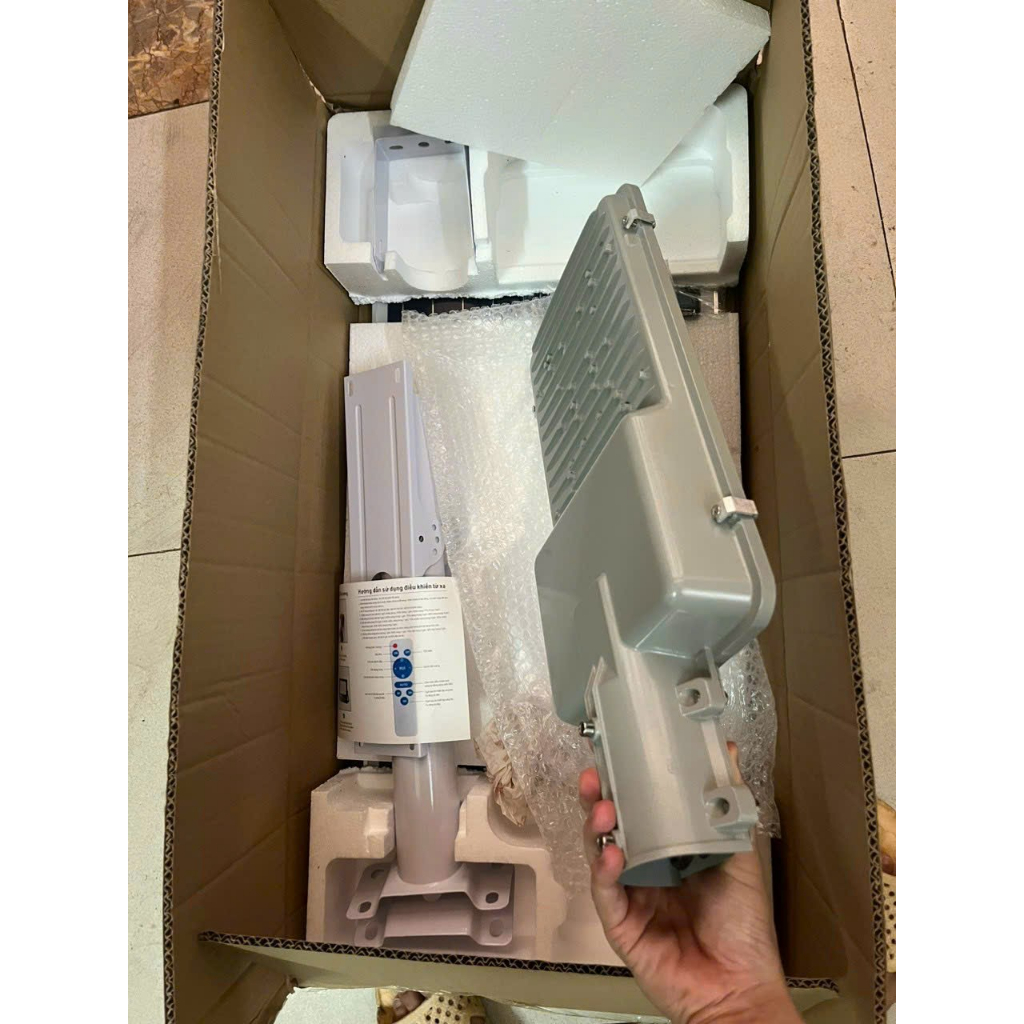 Đèn năng lượng mặt trời sân vườn 100W-200W-300W-400W chính hãng đèn đường bàn chải năng lượng vỏ nhôm đúc Bảo hành 2 năm