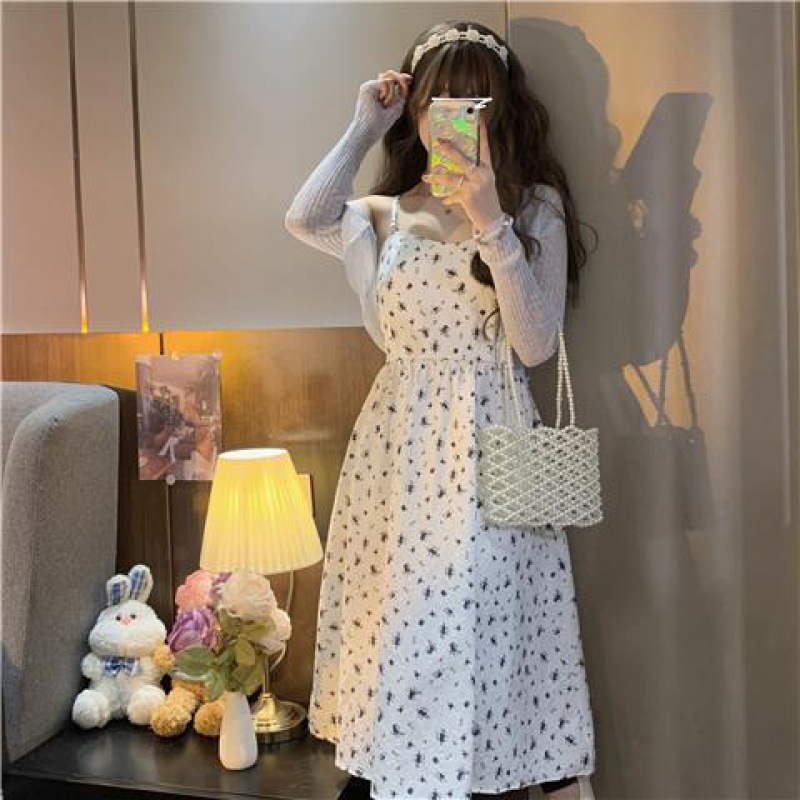 Set váy 2 dây hoa nhí đính ngọc kèm áo khoác cardigan mỏng nhẹ, phong cách nàng thơ cuốn hút