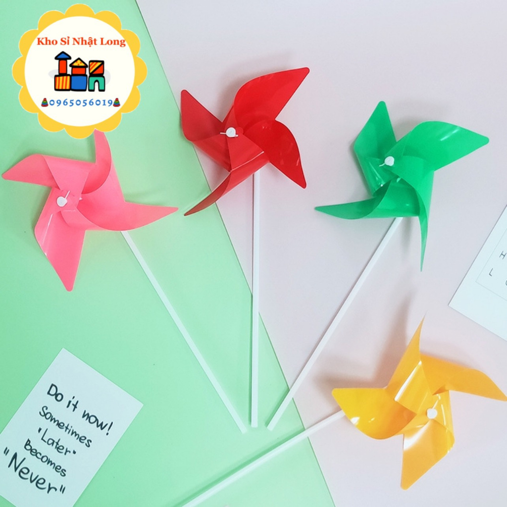 10 chong chóng nhựa kèm cây cầm