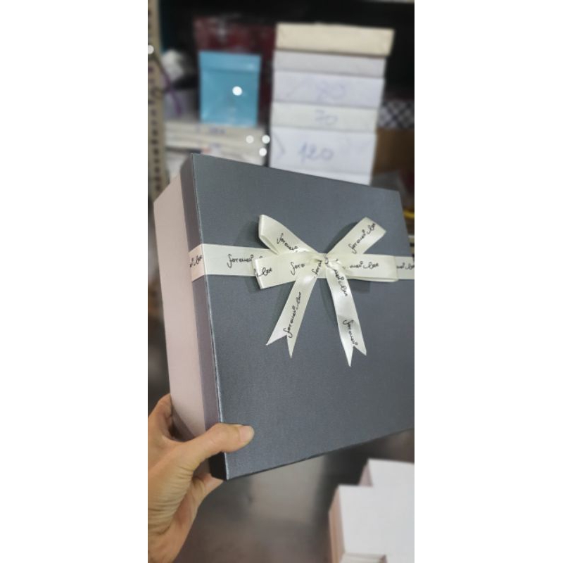 Hộp quà vuông 25x25 cao 10 cm