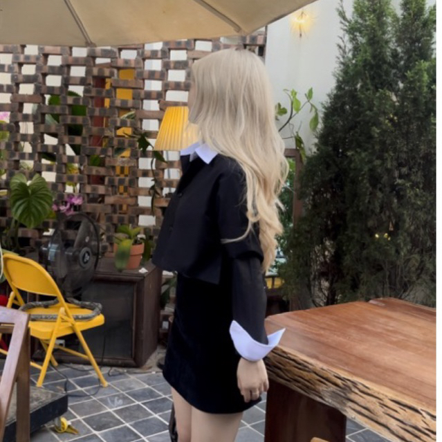 Áo sơ mi croptop vạt lệch đen phối trắng
