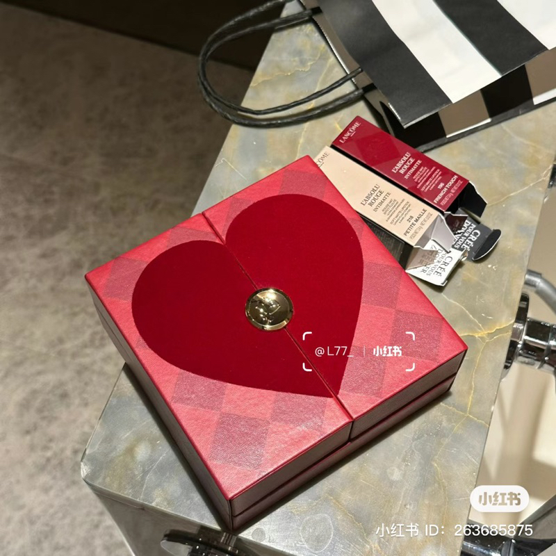 Set Son thỏi Lancome Trái tim đỏ limited 2023 gồm 2 màu Lancome 218 và Lancome 196 vỏ nhung sang chảnh