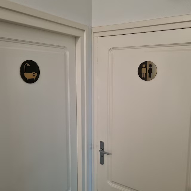 Sign cửa phòng tắm sang trọng, Bảng hiệu phòng tắm, Trang trí phòng tắm, Bảng hiệu cabin bằng Nhôm Aluminum chống nước