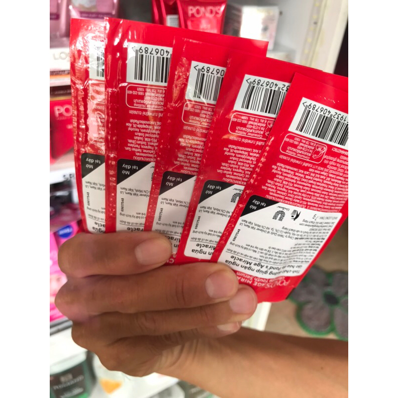 Tinh chất dưỡng giúp ngăn ngừa lão hoá da Pond's Age Miracle 7g