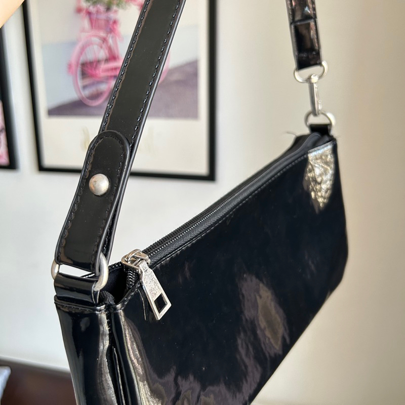 Túi kẹp nách da bóng đen shoulder bag