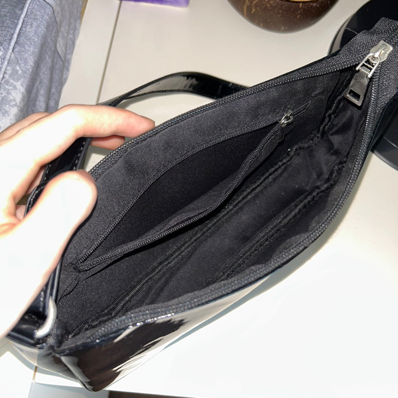 Túi kẹp nách da bóng đen shoulder bag