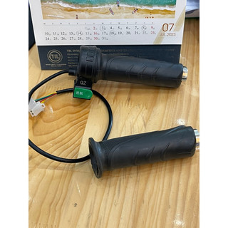 Tay ga xe điện có nút tốc độ 3 nấc (1 bên)