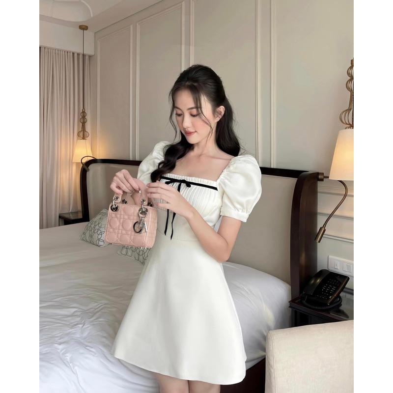 Váy thiết kế tay bồng chữ A phối nơ sọc ngực