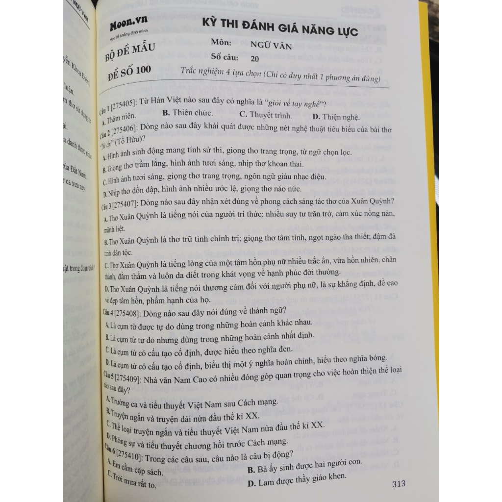 Sách - 2000 câu hỏi đánh giá năng lực môn Ngữ văn