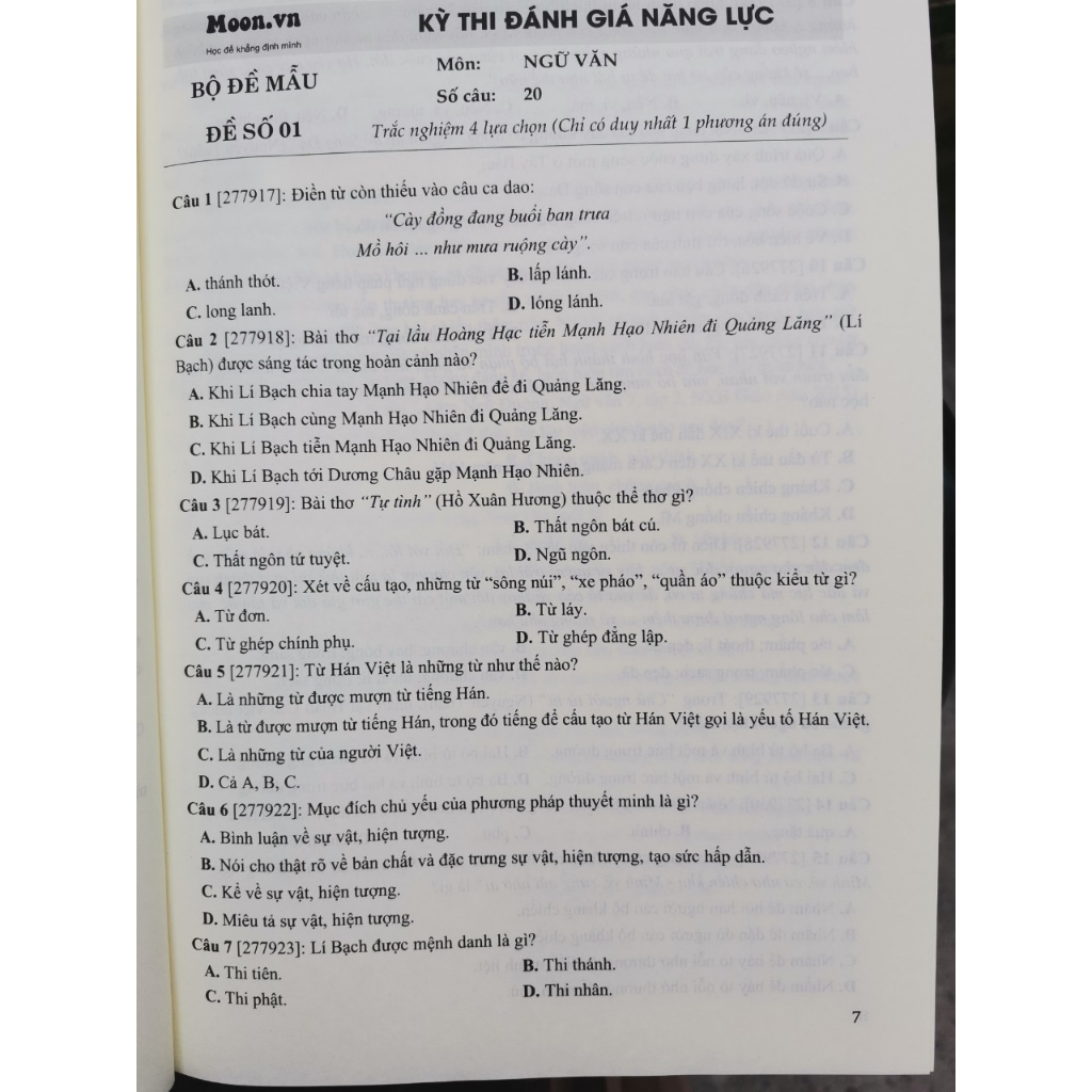 Sách - 2000 câu hỏi đánh giá năng lực môn Ngữ văn