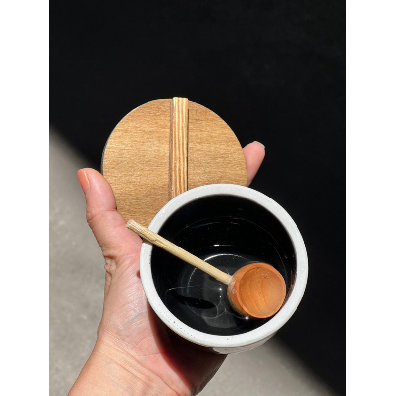 Chum/ Vại / Bình gốm to có nắp gỗ + gáo gỗ múc cho nấu ăn mini