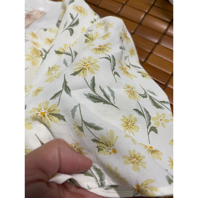 Váy Lep hoa nhí cổ V nhún eo size S- Full hộp + Newtag