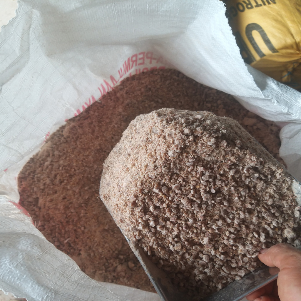 Combo 5kg bã đậu phộng sau khi ép lấy dầu, chưa qua xử lý làm phân bón hữu cơ cho cây cảnh hoa màu giàu dinh dưỡng