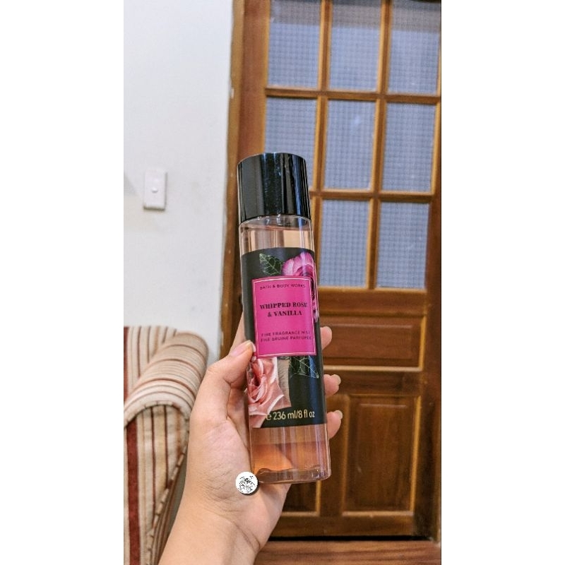 🍫 WHIPPED ROSE & VANILLA - Xịt thơm 236ml Bath & Body Works