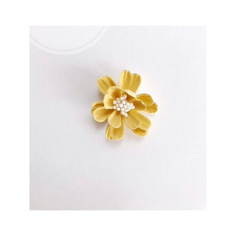 🌸 Hoa cúc chất liệu da lộn cao cấp, 4cm . Đường kính 4cm Gồm 3 màu như hình