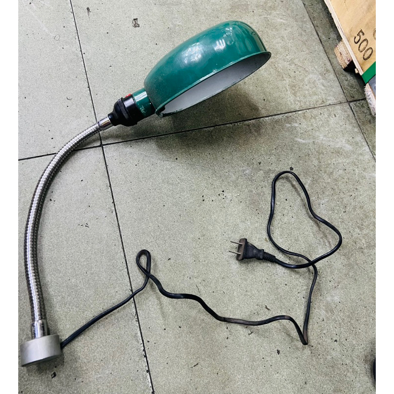 ĐÈN CHIẾU SÁNG ĐẾ NAM CHÂM chuyên dùng trong xưởng cơ khí