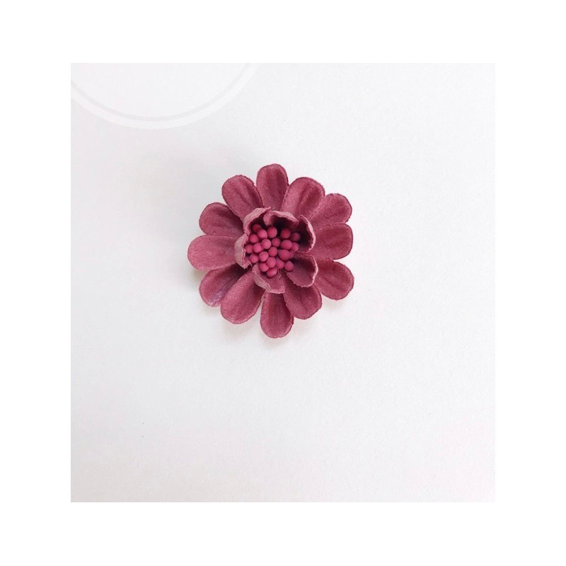 🌸 Hoa cúc chất liệu da lộn cao cấp, 4cm . Đường kính 4cm Gồm 3 màu như hình