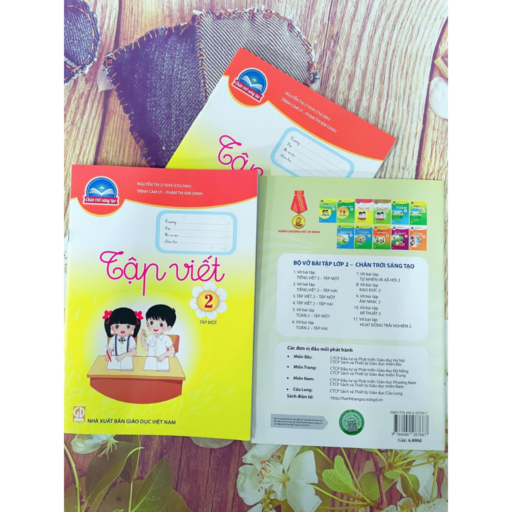 Tập Viết lớp 2 tập 1 và bao kiếng, tem nhãn