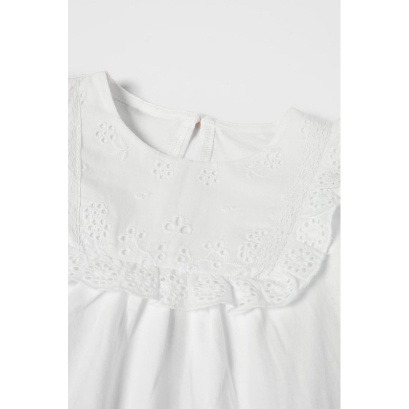 Áo thun thêu trắng bé gái Zara auth