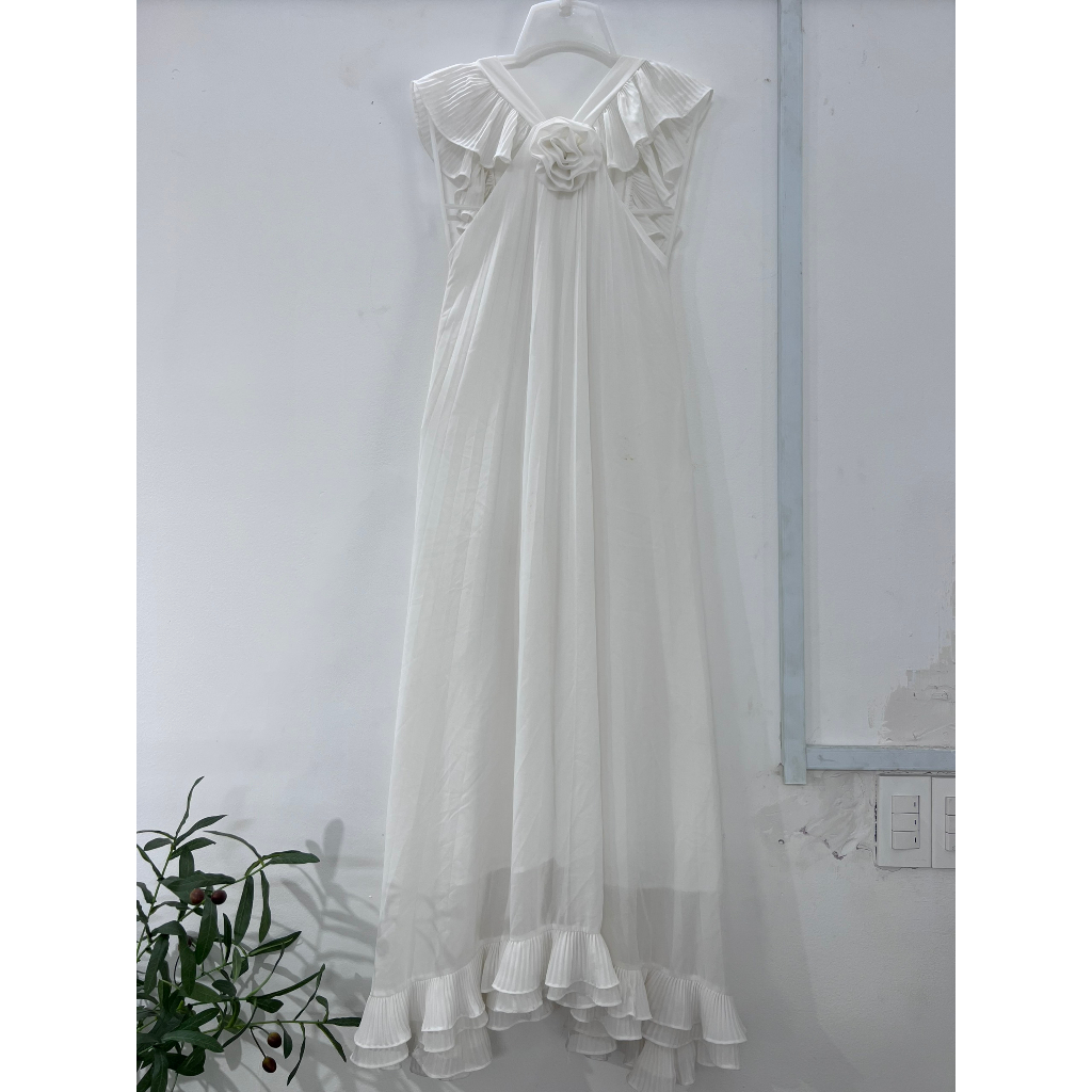 Đầm trắng xếp ly - M