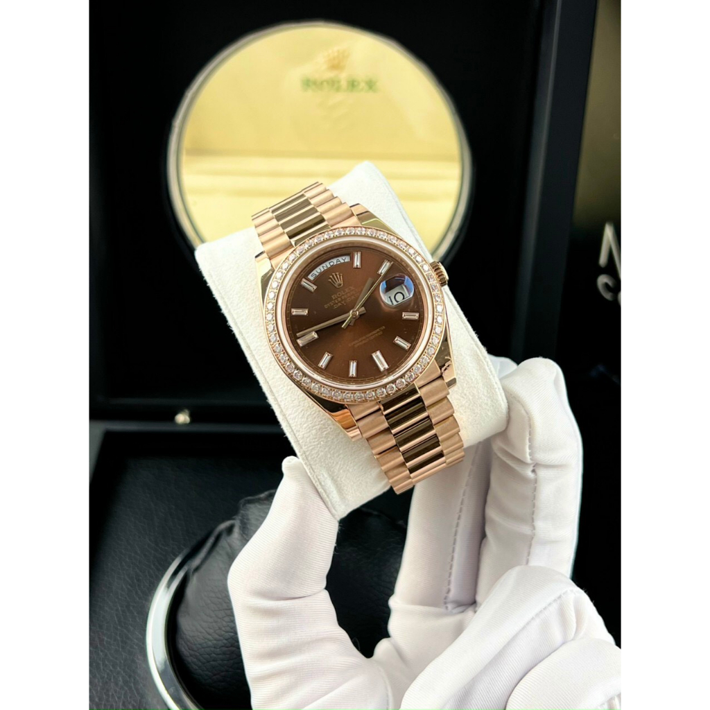 Đồng hồ nam Rolex DayDate Rose Gold Diamond 40mm máy Calibre 3235 28800mph, khung thép oystersteel 904l mạ vàng 18k