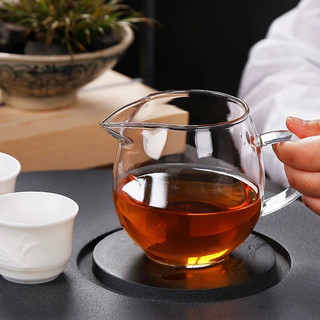 Tống trà thủy tinh