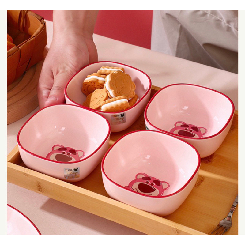 Bát / Chén vuông gốm sứ Gấu Dâu Lotso hàng chính hãng Disney để đồ ăn phụ, bánh kẹo