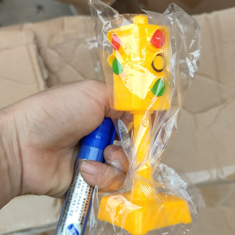 Cột Đèn Giao Thông trang trí bánh sinh nhật, cần cẩu trang trí bánh kem