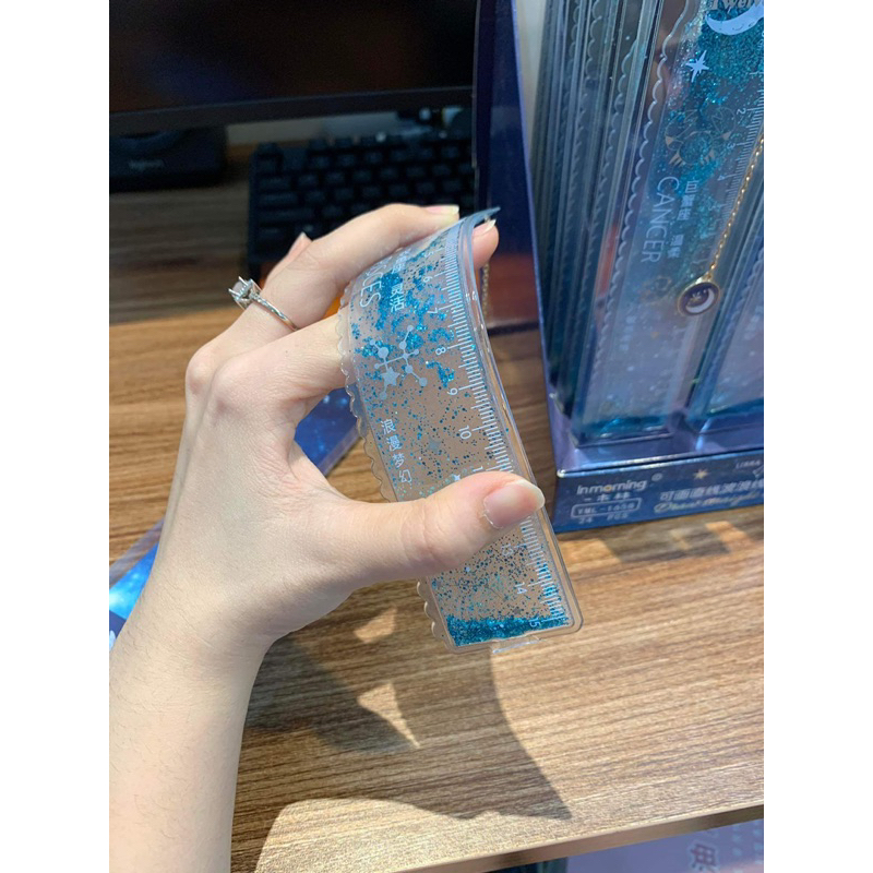 THƯỚC KẺ VẼ DẺO HOẠ TIẾT KIM TUYẾN MẶT DÂY CHUYỀN THỎ CUTE VA CHÒM SAO