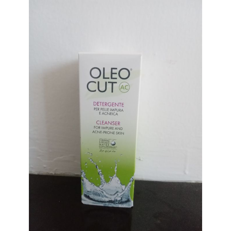 Sữa rửa mặt làm sạch, tẩy tế bào chết OLEOCUT AC CLEANSER 150ml - Dr.cam