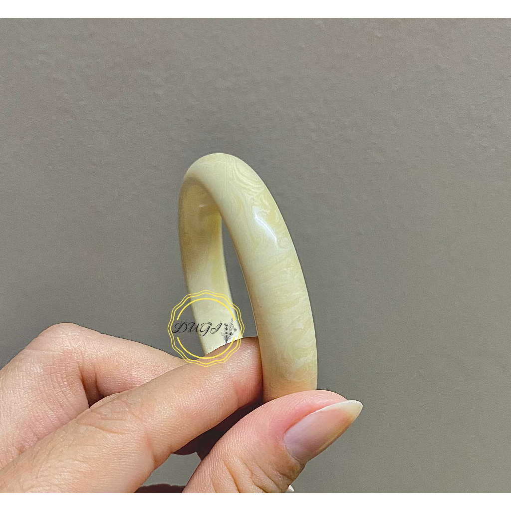 Vòng đeo tay xương mỹ nghệ màu ngà bản dẹp ~ 10mm Dugi Store