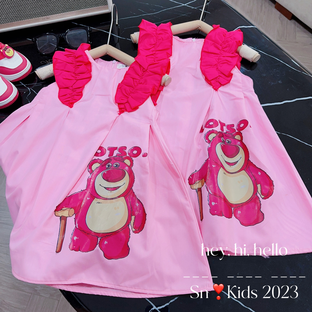 Váy A xuông gấu hồng bèo vai bé gái