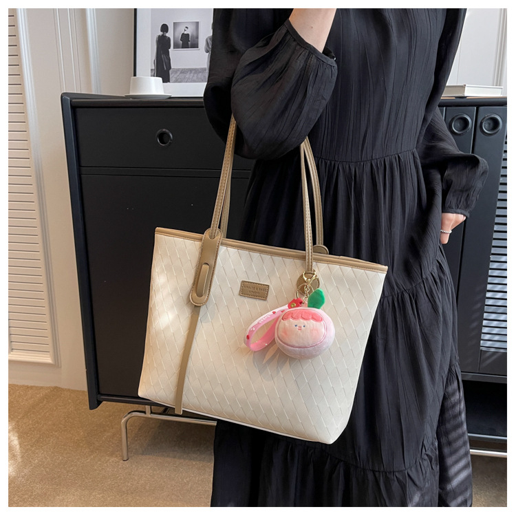 Túi tote nữ kiểu mới hot trend kèm móc khóa mập ú