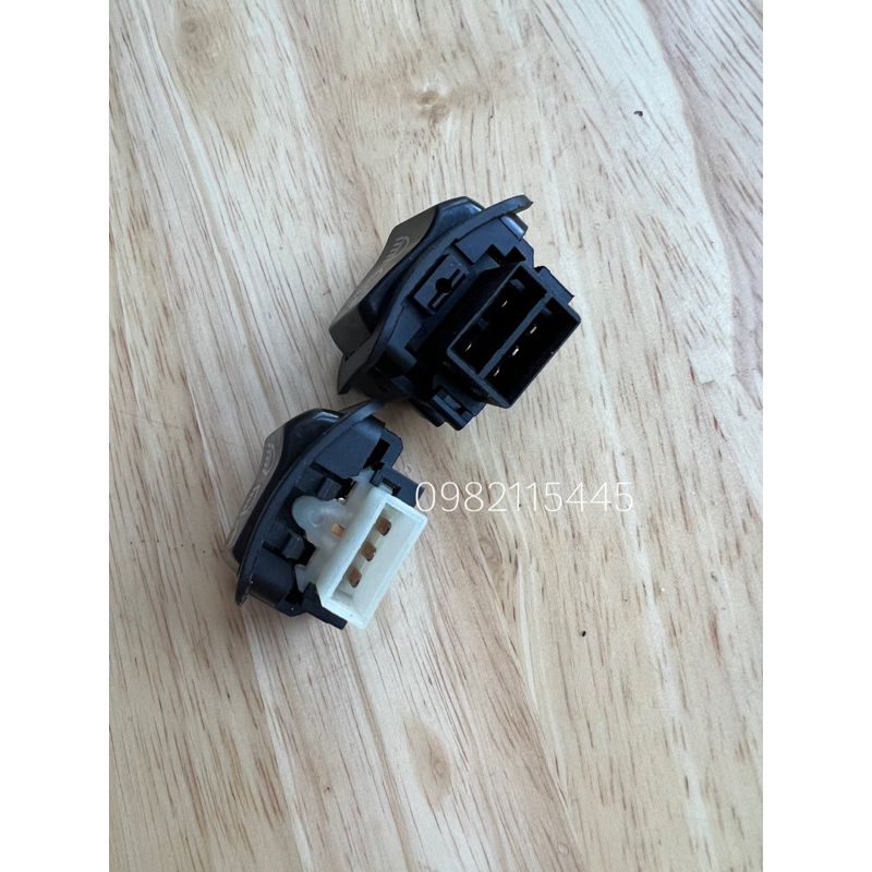 Công tắc tắt đèn cho các xe như , Vision , Lead , Wave,Future các xe không có nút tắt đèn