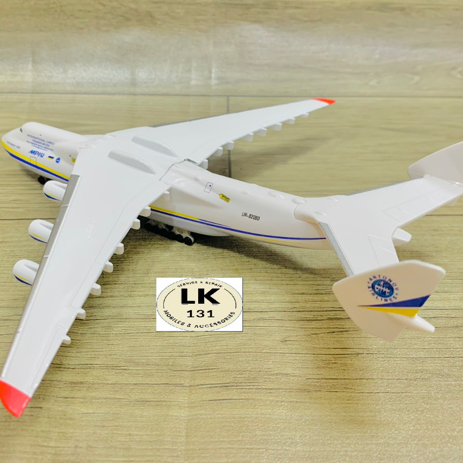 MÔ HÌNH MÁY BAY VẬN TẢI ANTONOV AN-225 CAO CẤP 20CM CÓ BÁNH XE KÈM ĐẾ TRƯNG BÀY