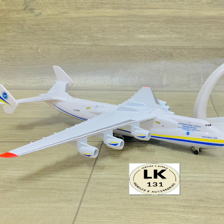 MÔ HÌNH MÁY BAY VẬN TẢI ANTONOV AN-225 CAO CẤP 20CM CÓ BÁNH XE KÈM ĐẾ TRƯNG BÀY